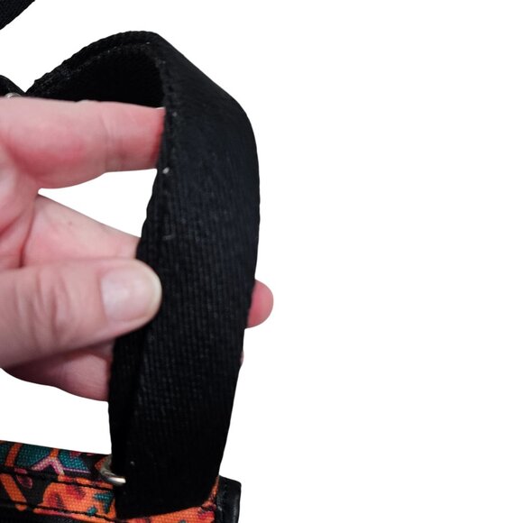 Fossil‎ Floral Canvas Crossbody Bag With Black Adjustable Strap & Buckle Closure - Picture 4 of 12